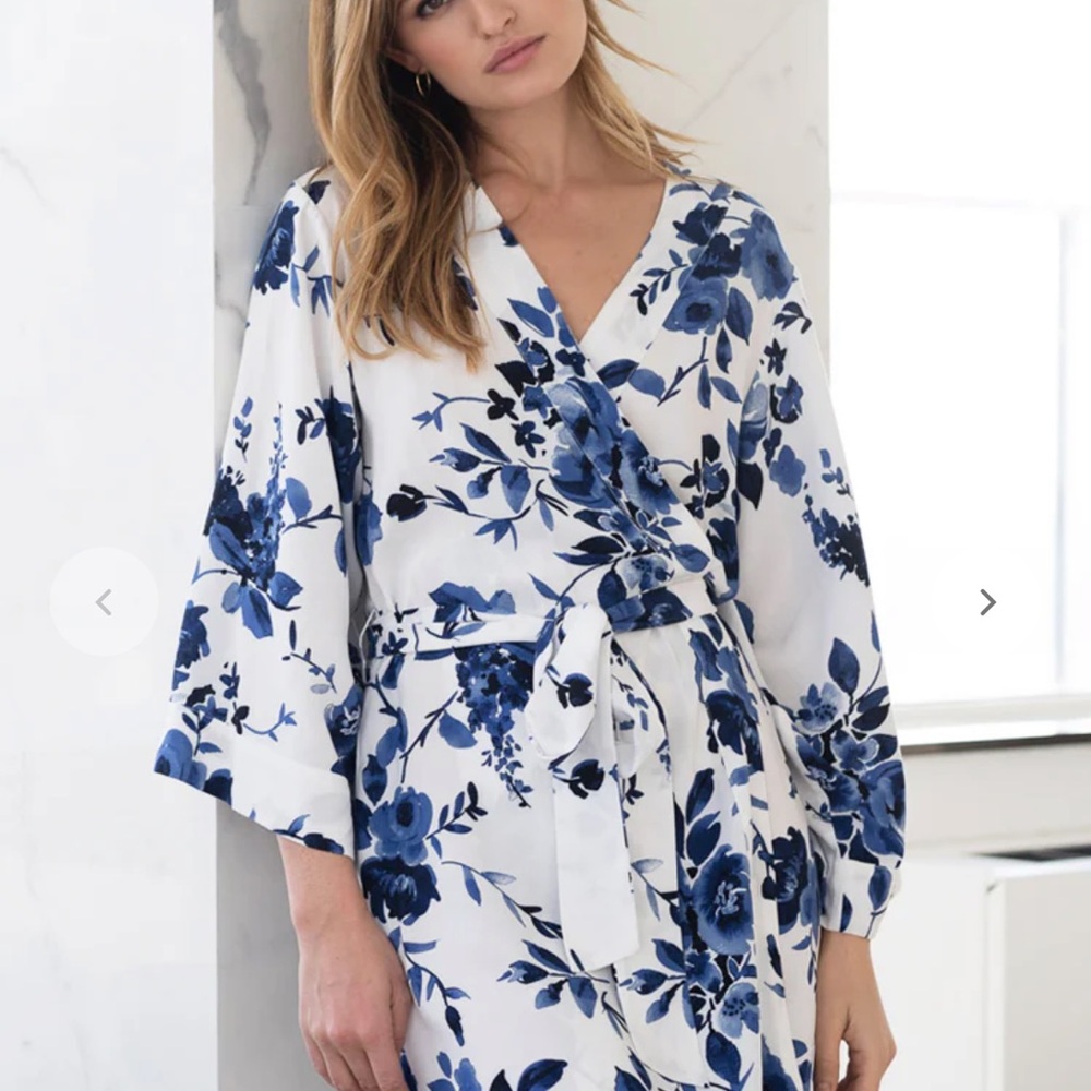 *SOLD* Floral Blue and White Yumi Kim Kimono Robe
